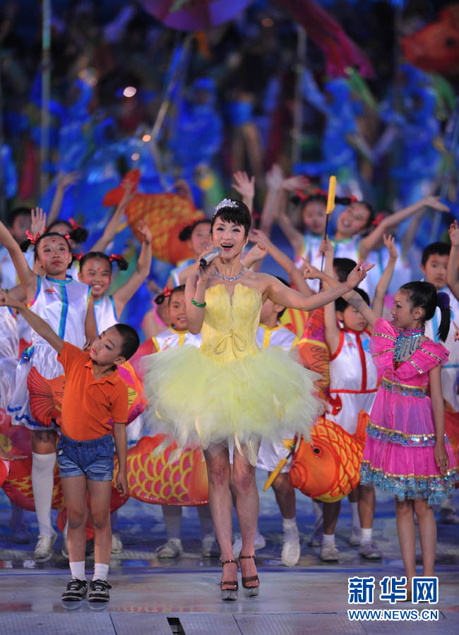 Звезды в художественных выступлениях на церемонии закрытия Азиатских игр в Гуанчжоу7