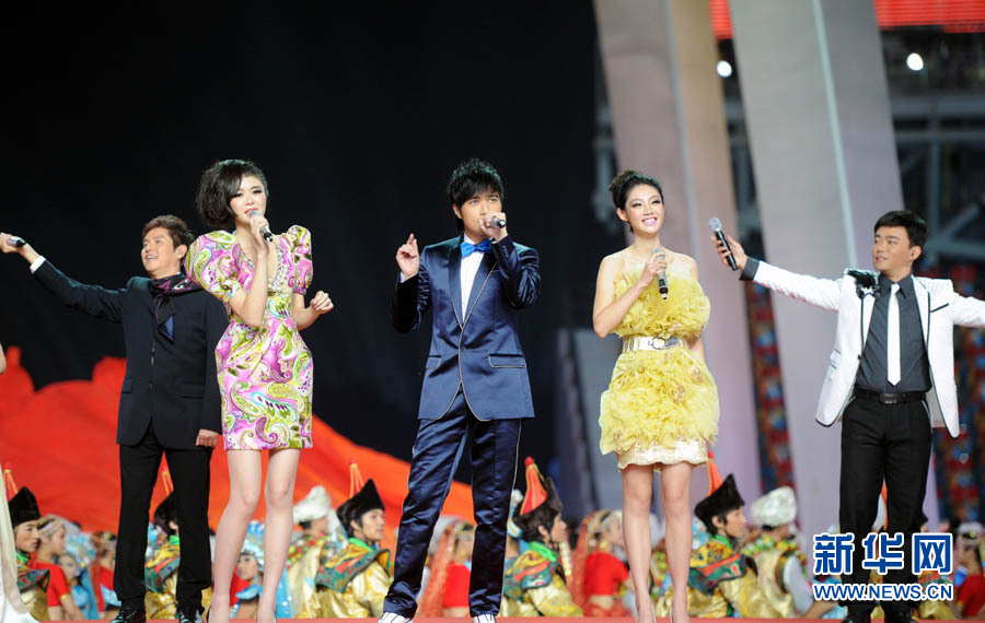 Звезды в художественных выступлениях на церемонии закрытия Азиатских игр в Гуанчжоу2