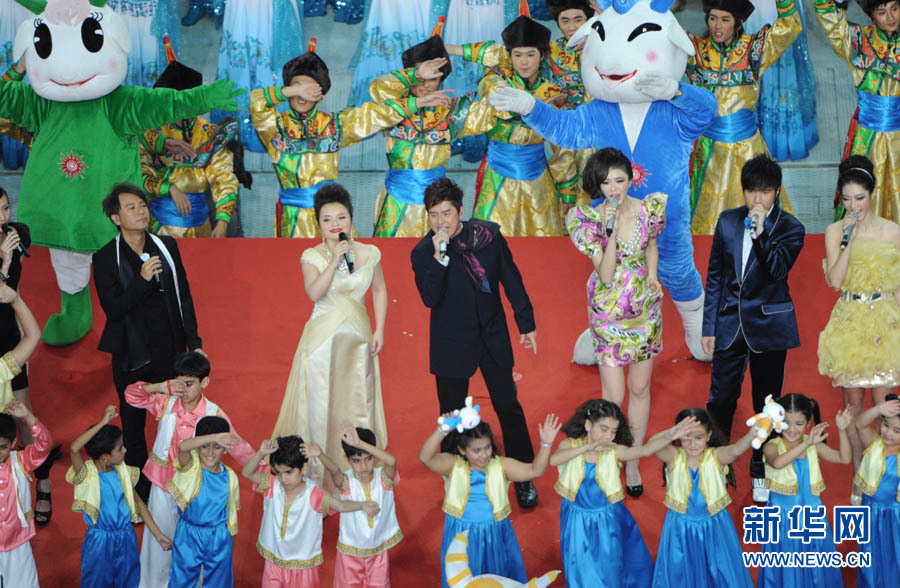 Звезды в художественных выступлениях на церемонии закрытия Азиатских игр в Гуанчжоу6