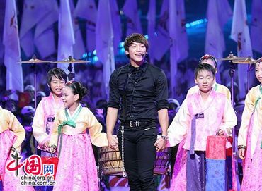 Звезды в художественных выступлениях на церемонии закрытия Азиатских игр в Гуанчжоу