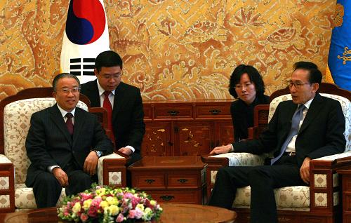 Президент РК Ли Мен Бак встретился с членом Госсовета КНР Дай Бинго