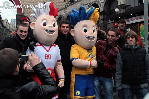 В Киеве показали талисманов Евро-2012