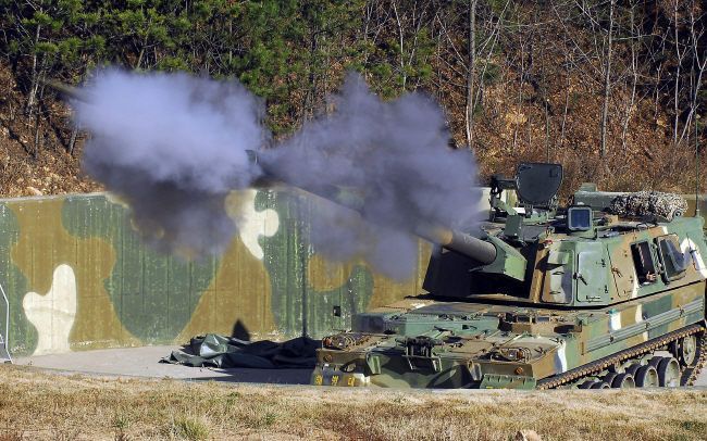 Тяжелая южнокорейская гаубица К9 участвовала в совместных военных учениях РК и США 1