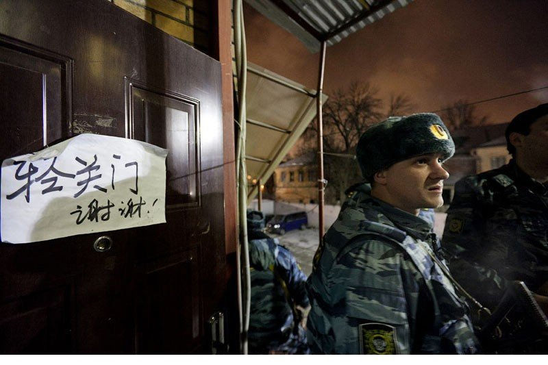 Российская миллиция грубо арестовала китайцев