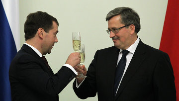 Д. Медведев совершает 'исторический' визит в Польшу