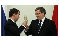 Д. Медведев совершает 'исторический' визит в Польшу