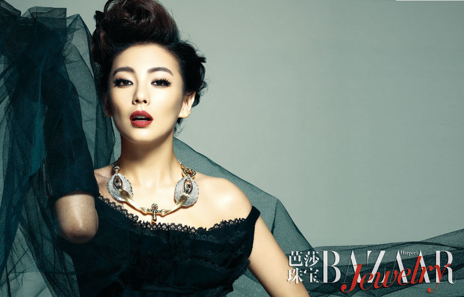 Звезда Чжан Юйци в модном журнале
