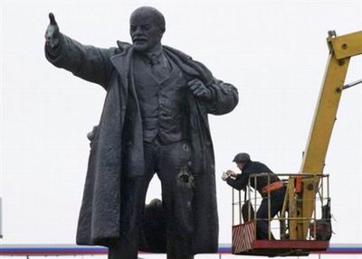 Неизвестные взорвали памятник Ленину под Петербургом