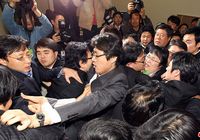 Столкновения в Парламенте Южной Кореи