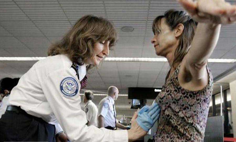 Популярные в Интернете фотографии строгой проверки безопасности в американских аэропортах 