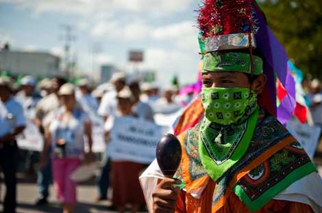 Крупономасштабные публичные демонстрации «встречают» Конференцию ООН о климатических измениях в Канкуне 
