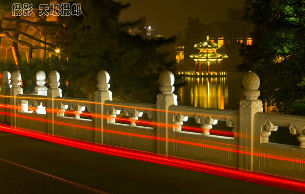Ночная красота государственной резиденции «Дяоюйтай» в Пекине