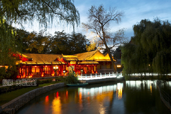 Ночная красота государственной резиденции «Дяоюйтай» в Пекине
