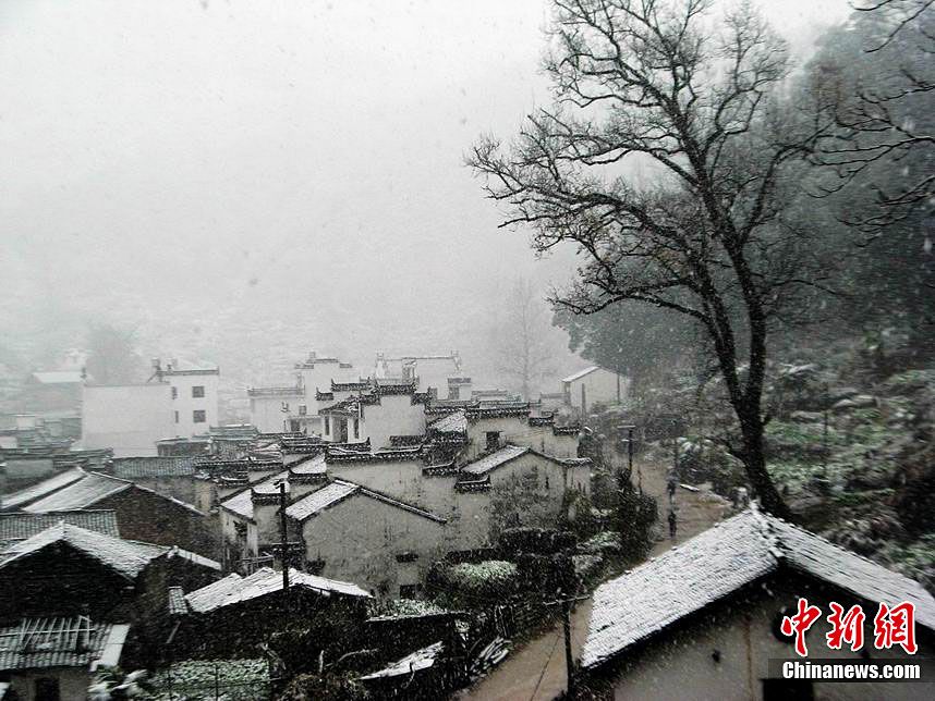 Живописный пейзаж самой красивой деревни Китая Уюань после снегопада 