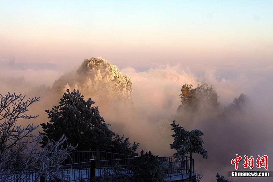 Красивые пейзажи после снегопада на юге Китая: город Чжанцзяцзе
