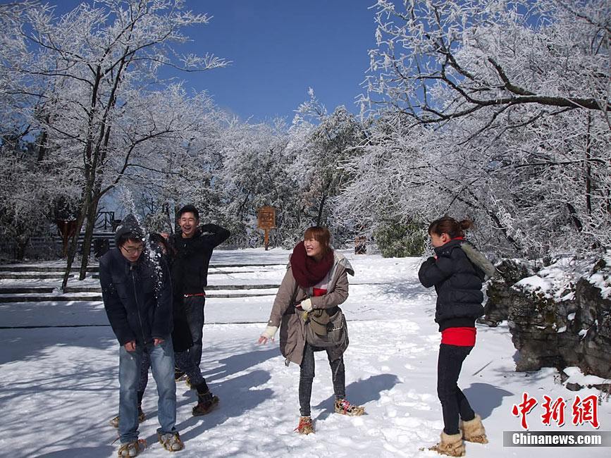 Красивые пейзажи после снегопада на юге Китая: город Чжанцзяцзе