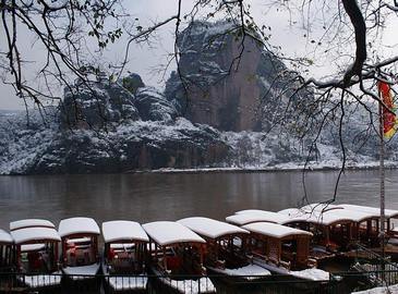 Красивые пейзажи после снегопада на юге Китая: горы Лунхушань