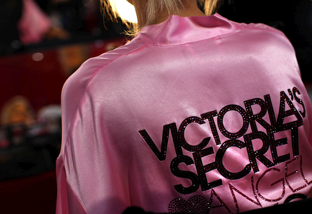 Съемка за сценой во время показа нижнего белья от «Victoria Secret» 