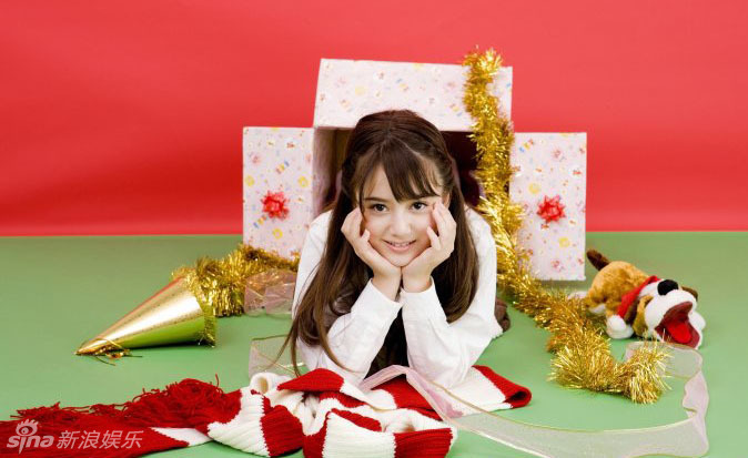 Рождественские фотографии японской красотки Манами Оку 