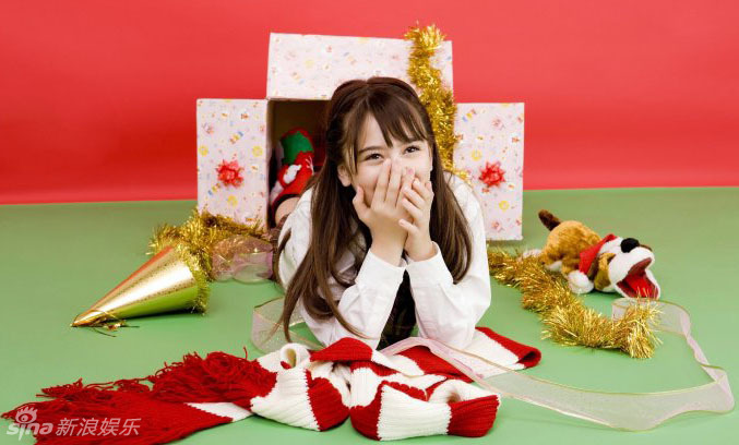 Рождественские фотографии японской красотки Манами Оку 
