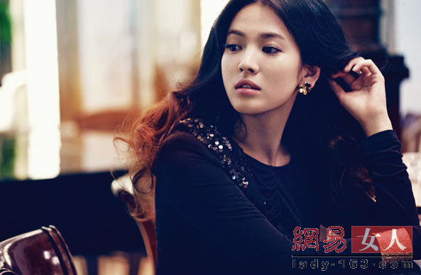 Сон Хе Гё попала на обложку декабрьского номера журнала «BAZAAR» корейской версии