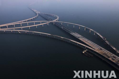 Завершилось соединение перемычек главной линии самого длинного в мире моста через море – Циндаоского моста через залив