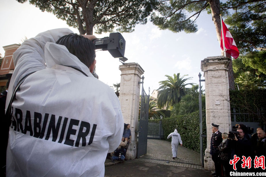 1 человек получил тяжелые ранения в результате взрыва посылки в посольстве Швейцарии в Италии