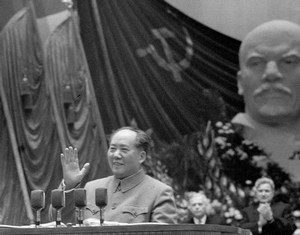 Фотографии в честь 117-летия со дня рождения Мао Цзэдуна
