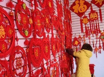 Красные «китайские узлы» встречают Новый год