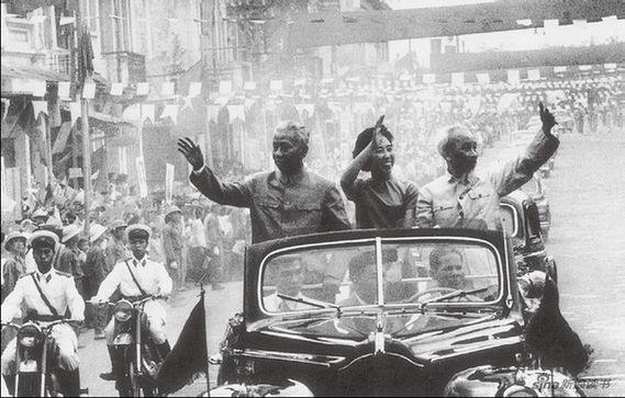 Личный фотоальбом Ван Гуанмэй - жены председателя КНР (1959—1968) Лю Шаоци