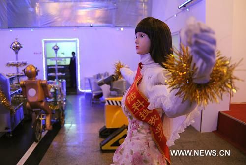 В Восточном Китае появился ресторан, где служат роботы