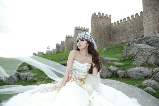 Красавица Чжан Шаохань в роскошном платье