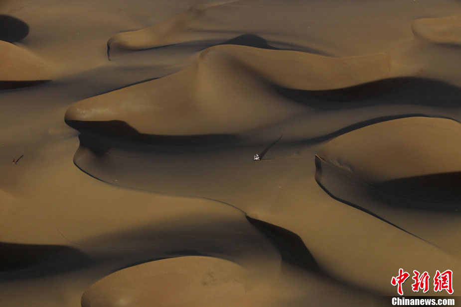 Прекрасные фотографии ралли «Дакар-2011»: наслаждение скоростью и страстью в пустыне