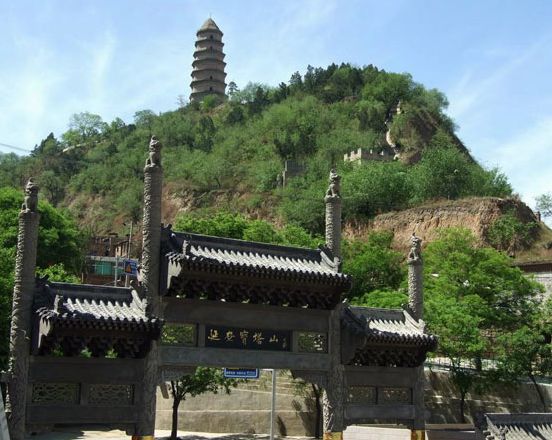 Гора Баоташань в г. Яньань – символ революционной святыни