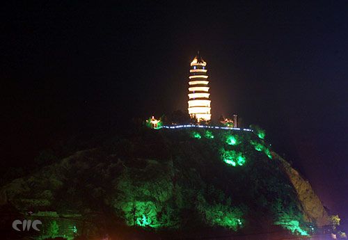 Гора Баоташань в г. Яньань – символ революционной святыни