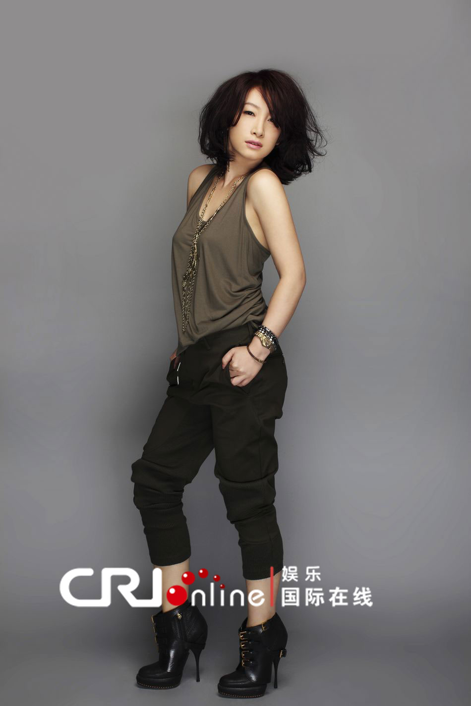 Новые фотографии элегантной актрисы Цинь Хайлу