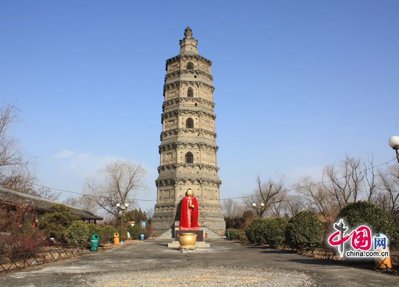 Разнообразные пагоды в Пекине 