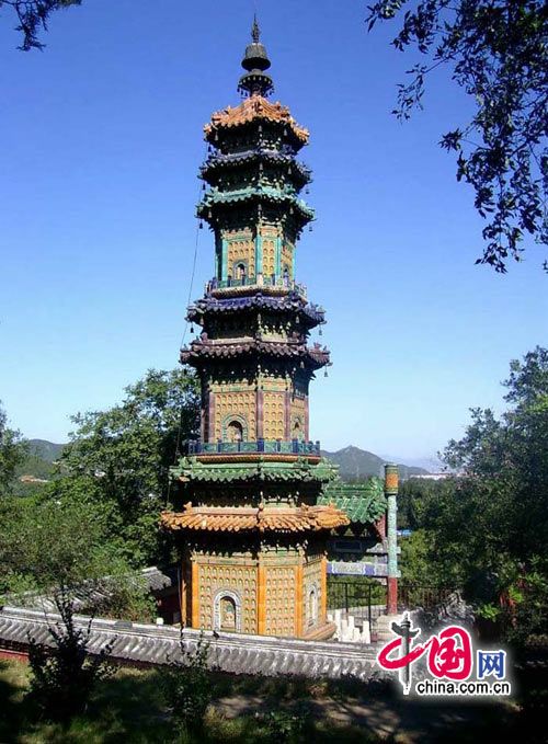 Разнообразные пагоды в Пекине 