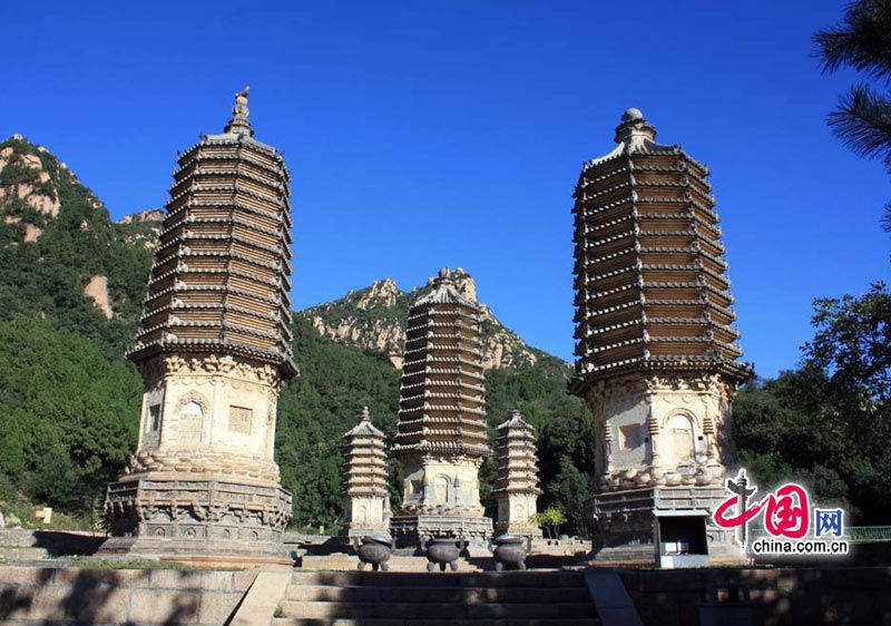 Разнообразные пагоды в Пекине 