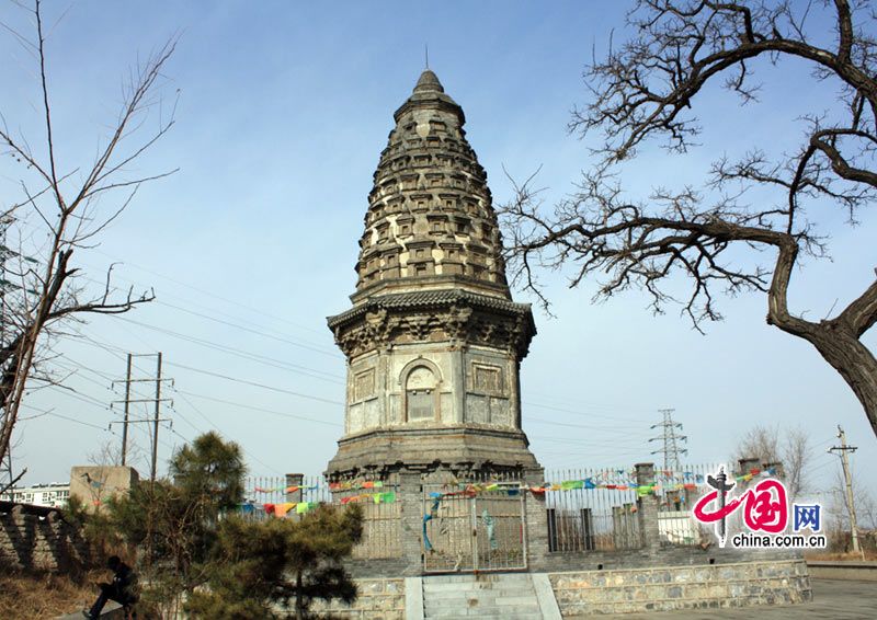 Разнообразные пагоды в Пекине 