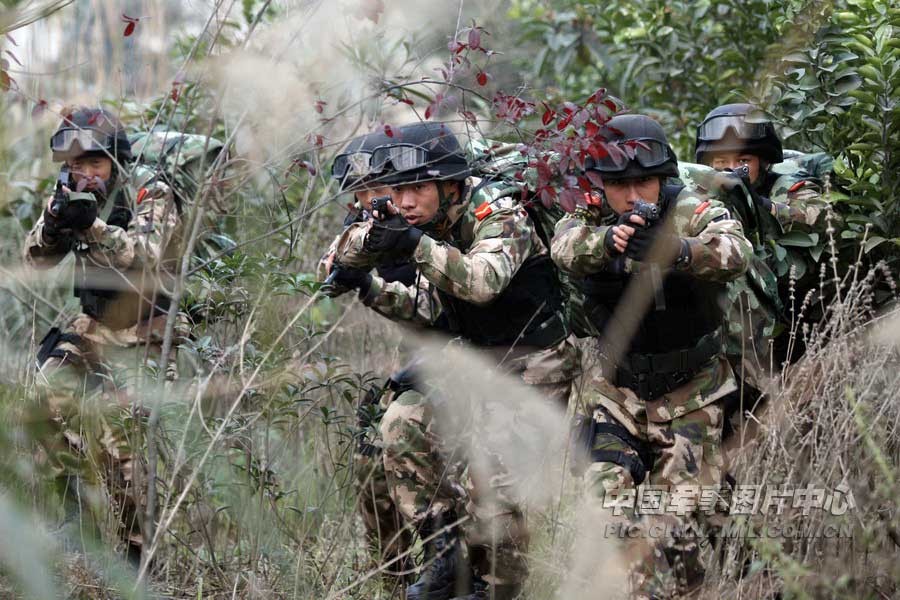 Военные тренировки сычуаньских полицейских1