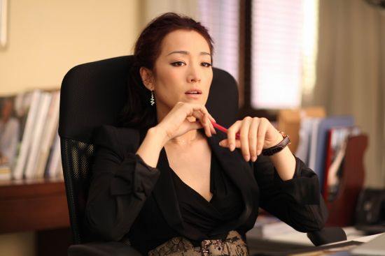 Гун Ли в стиле офис-леди