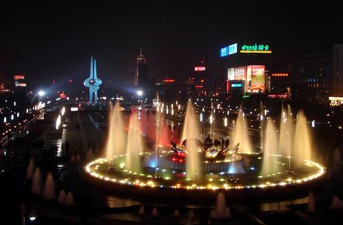 Достопримечательность города Цзинань - Площадь «Цюаньчэн»