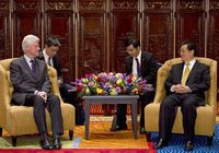 Председатель КНР Ху Цзиньтао и экс-президент США Б. Клинтон заявили о необходимости развивать двусторонние отношения