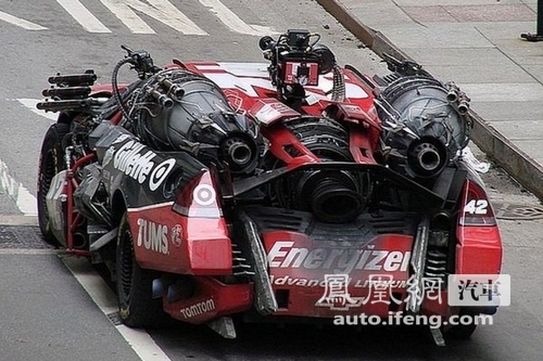 Обнародованы снимки автомобилей, которые участвуют в фильме «Трансформеры -3» 
