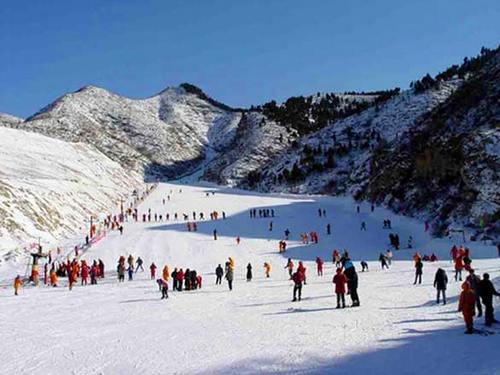 Лыжная база в горах Цзиньсяншань города Цзинань