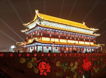 «Фестиваль фонарей на городской стене» украшает пейзаж в городе Сиань