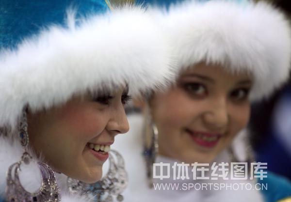Красавицы, награждающие на 17-х зимних Азиатских Играх 2