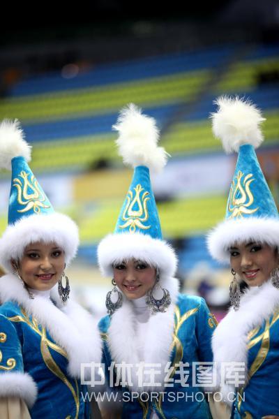 Красавицы, награждающие на 17-х зимних Азиатских Играх 5
