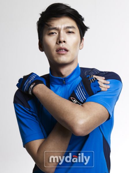 Южнокорейский актер Хён Бин в рекламе одежды для альпинизма
